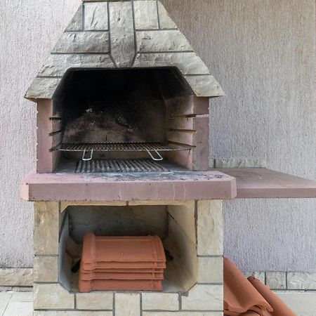 1 Bedroom Cozy Apartment In Jadranovo Exterior foto