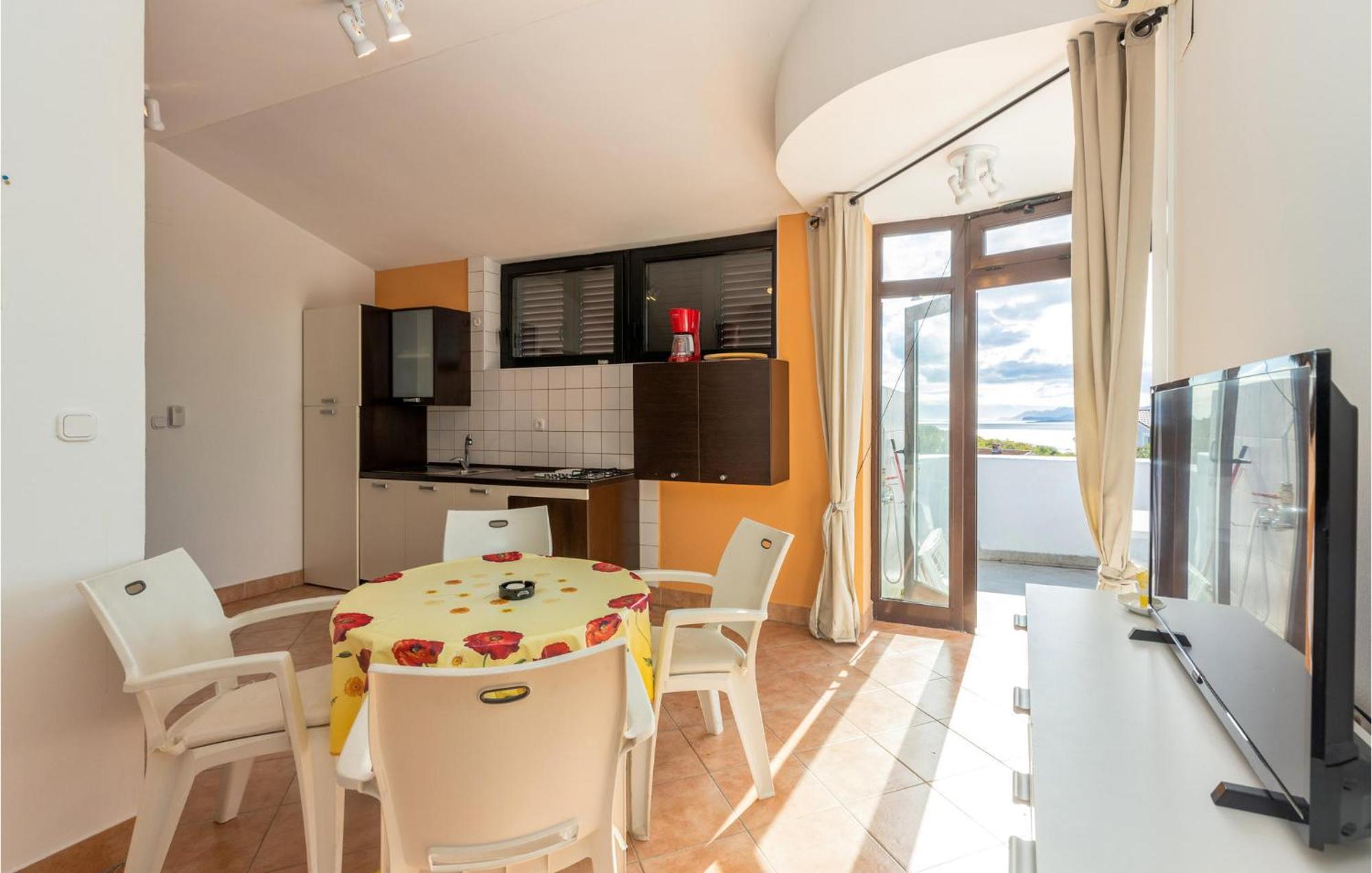 1 Bedroom Cozy Apartment In Jadranovo Exterior foto