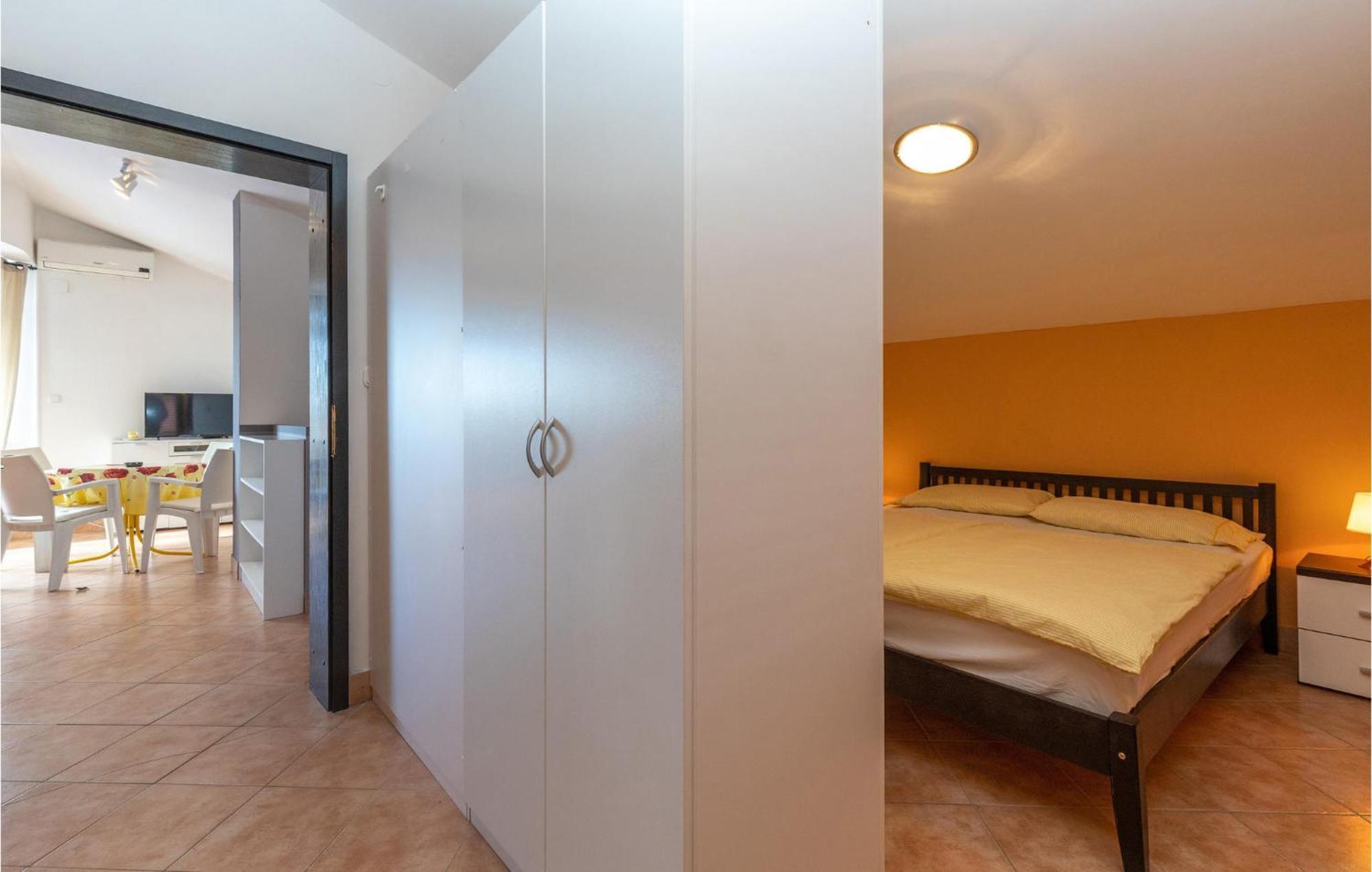 1 Bedroom Cozy Apartment In Jadranovo Exterior foto