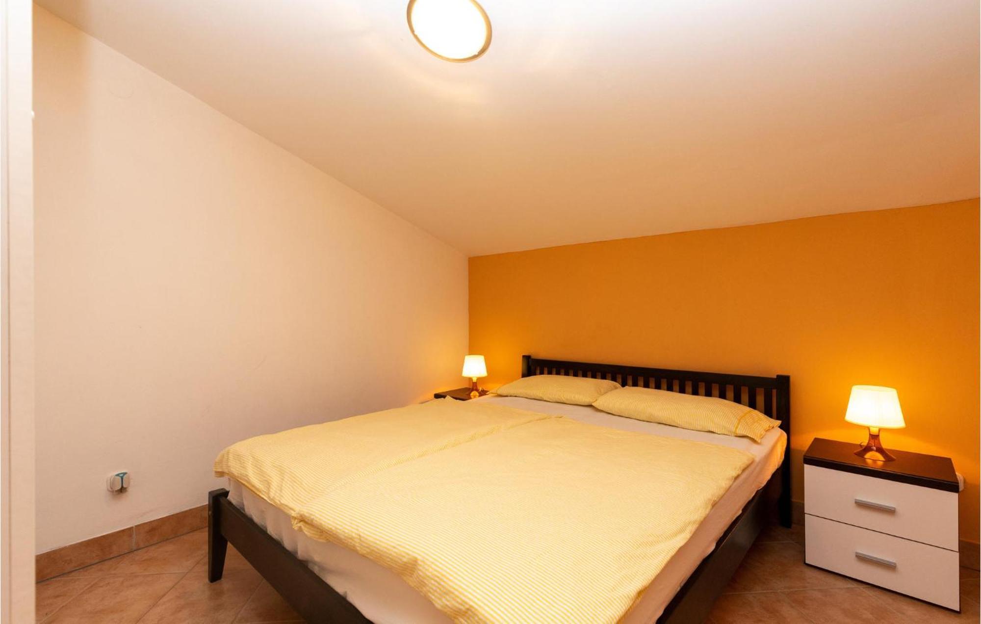 1 Bedroom Cozy Apartment In Jadranovo Exterior foto