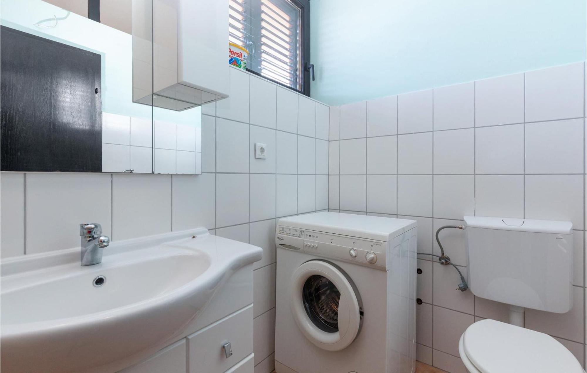 1 Bedroom Cozy Apartment In Jadranovo Exterior foto