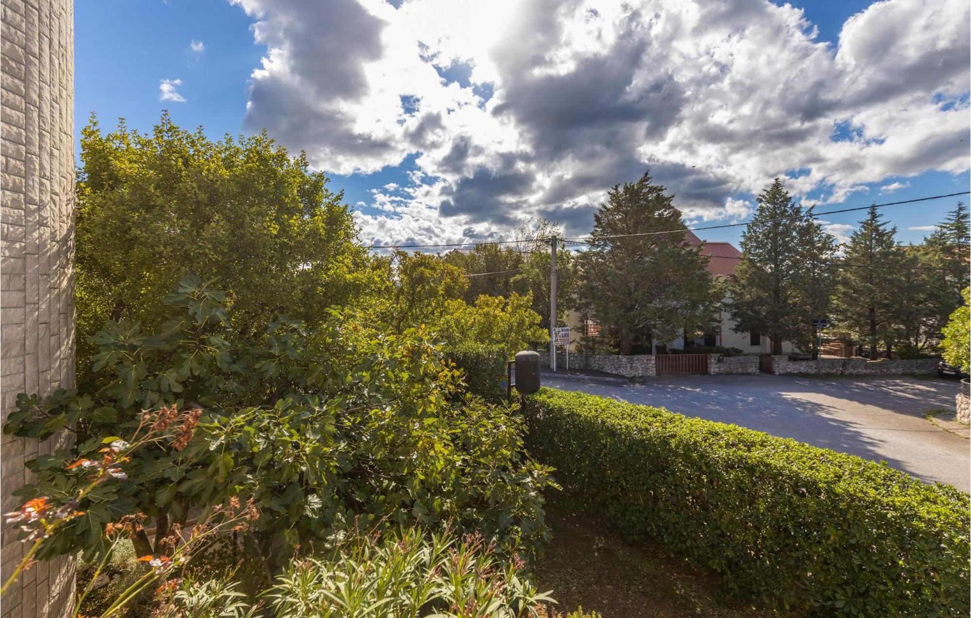 1 Bedroom Cozy Apartment In Jadranovo Exterior foto