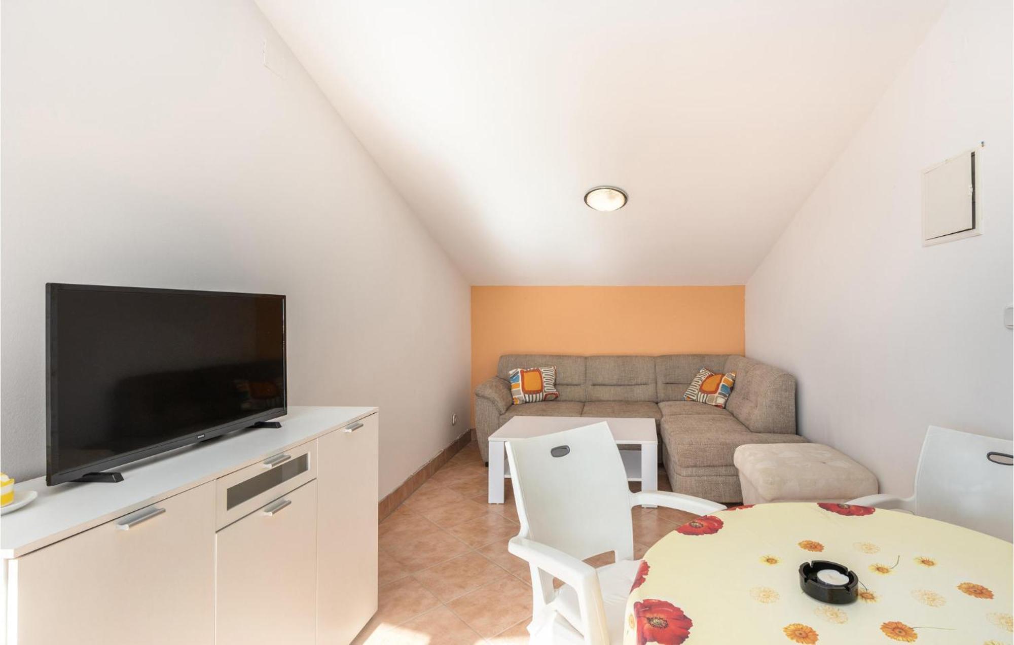 1 Bedroom Cozy Apartment In Jadranovo Exterior foto
